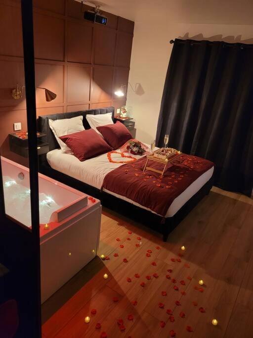 Nuit D'Evasion Love Room Avec Baignoire Balneotherapie Tolón Exterior foto