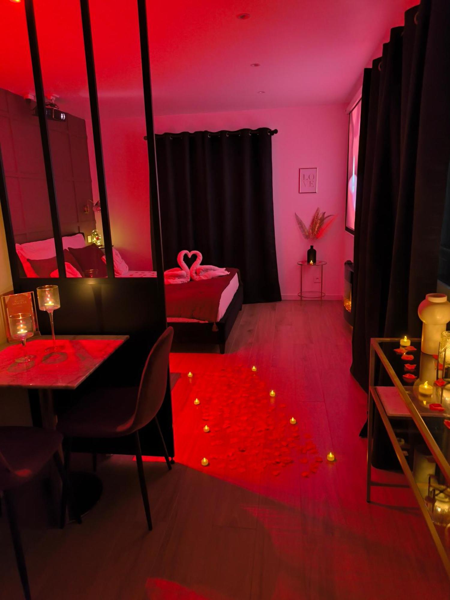 Nuit D'Evasion Love Room Avec Baignoire Balneotherapie Tolón Exterior foto