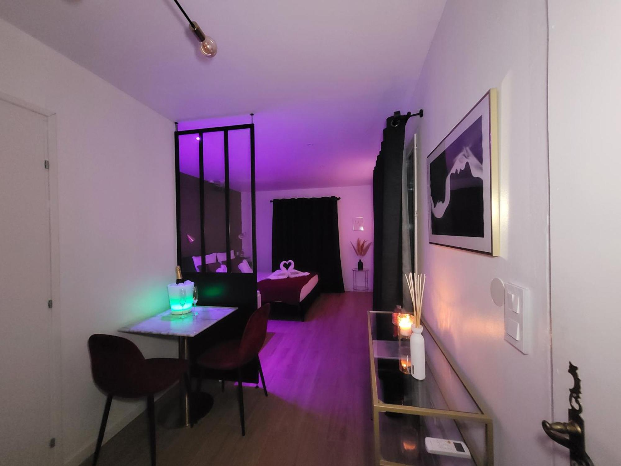 Nuit D'Evasion Love Room Avec Baignoire Balneotherapie Tolón Exterior foto